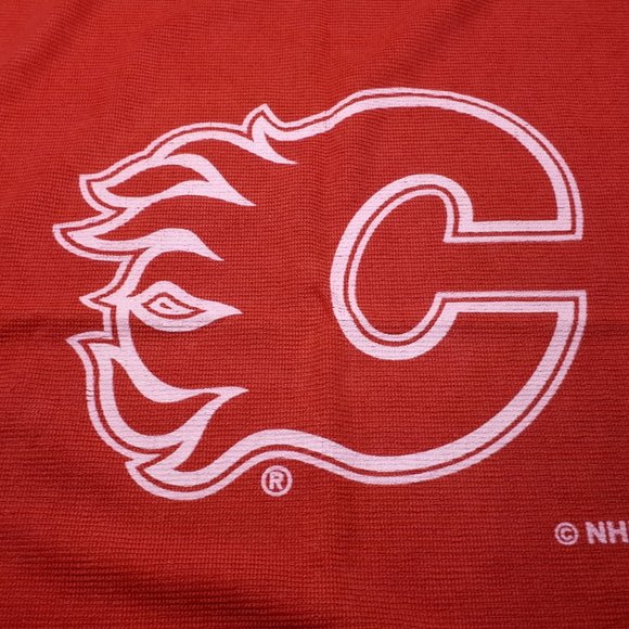 Calgary Flames NHL Small Red Towel - Picture 2 of 4